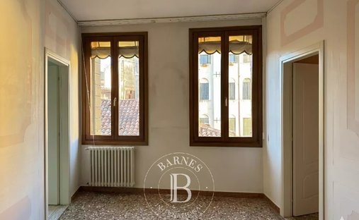 Castle for Sale in Venice, Veneto, Italy