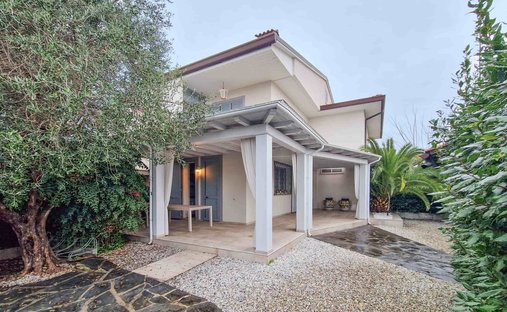 House in Center, Forte dei Marmi, Tuscany 1