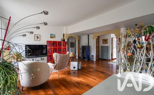 Castle for Sale in Plan-d'Aups-Sainte-Baume, Provence-Alpes-Côte d'Azur, France