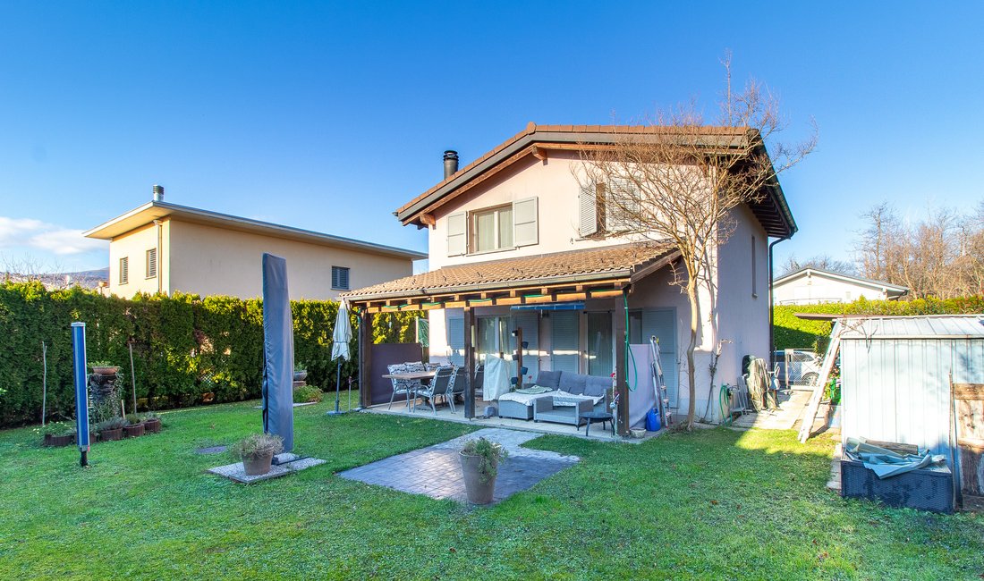 Lovely Detached House With Garden
