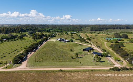 Farm Ranch in Manantiales, Maldonado Department, Uruguay 1