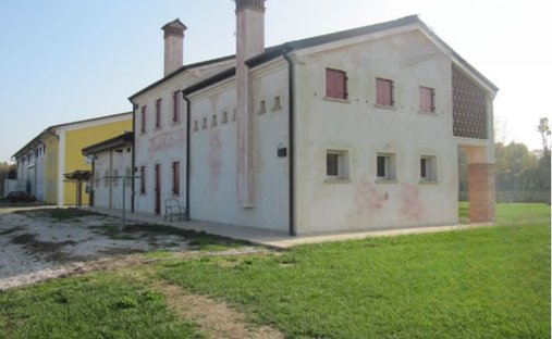 Castle for Sale in Venice, Veneto, Italy