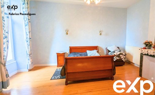 Castle for Sale in Fargues-Saint-Hilaire, Nouvelle-Aquitaine, France