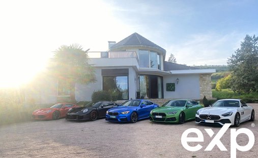 Castle for Sale in Gannat, Auvergne-Rhône-Alpes, France