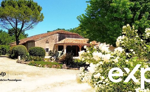 The Noble Chartreuse With Swimming Pool And Pigeoneer