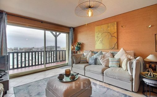 Manor House And Its Annexes Near Deauville