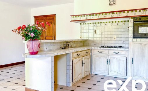 Castle for Sale in Forcalquier, Provence-Alpes-Côte d'Azur, France