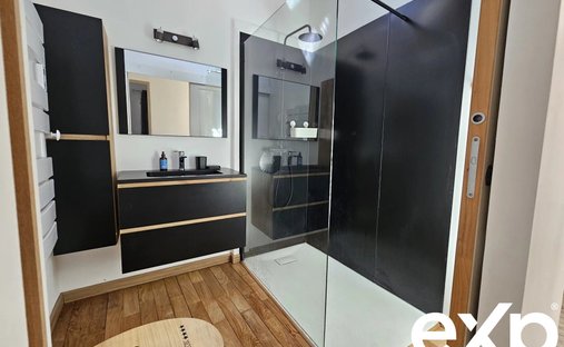 Rural Village Near Fontainebleau, 18 Th Century Estate And Dependencies Surrounded By A 3.8 Hectare P