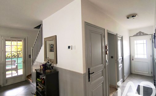 Castle for Sale in Maincy, Île-de-France, France