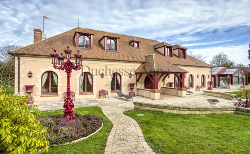 House in Montfort-l'Amaury, Ile-de-France, France 1