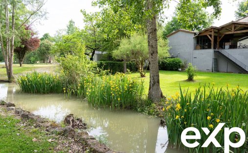 The Noble Chartreuse With Swimming Pool And Pigeoneer