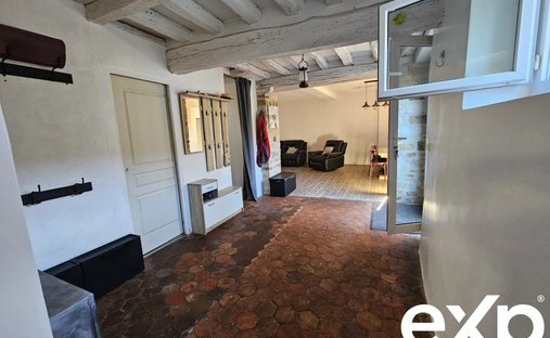 Rural Village Near Fontainebleau, 18 Th Century Estate And Dependencies Surrounded By A 3.8 Hectare P