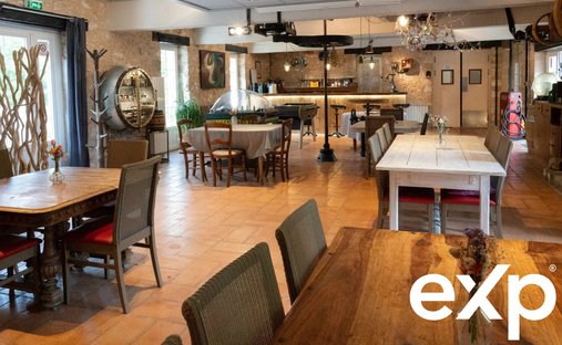 The Noble Chartreuse With Swimming Pool And Pigeoneer