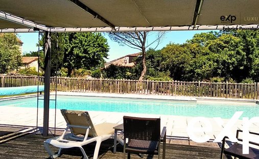 The Noble Chartreuse With Swimming Pool And Pigeoneer