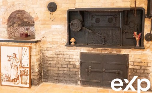 The Noble Chartreuse With Swimming Pool And Pigeoneer