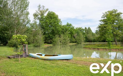 The Noble Chartreuse With Swimming Pool And Pigeoneer