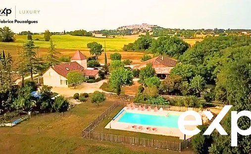 The Noble Chartreuse With Swimming Pool And Pigeoneer