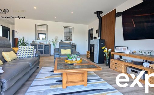 16th C Castle With Outbuildings, Perfectly Renovated