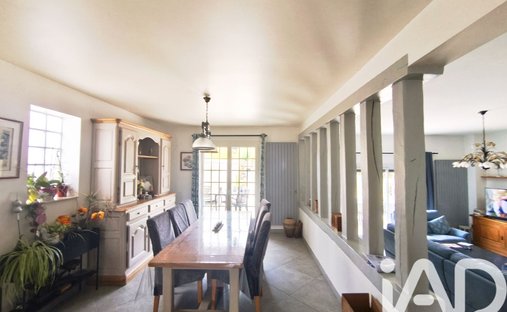 Castle for Sale in Maincy, Île-de-France, France