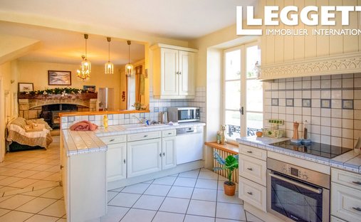 Castle for Sale in Ussel, Nouvelle-Aquitaine, France