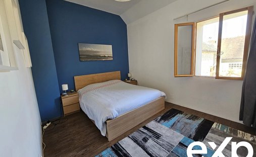 Rural Village Near Fontainebleau, 18 Th Century Estate And Dependencies Surrounded By A 3.8 Hectare P