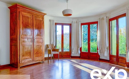 Castle for Sale in Forcalquier, Provence-Alpes-Côte d'Azur, France