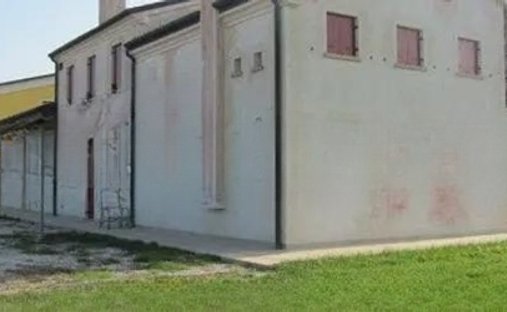 Castle for Sale in Venice, Veneto, Italy