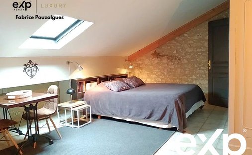 The Noble Chartreuse With Swimming Pool And Pigeoneer