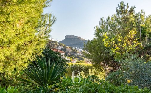 Castle for Sale in Cassis, Provence-Alpes-Côte d'Azur, France