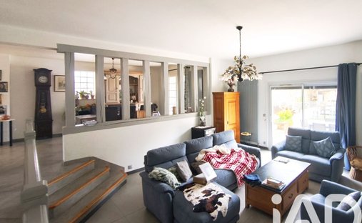 Castle for Sale in Maincy, Île-de-France, France