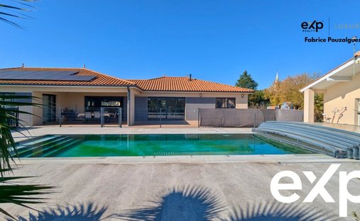 16th C Castle With Outbuildings, Perfectly Renovated