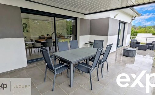 Castle for Sale in Périgueux, Nouvelle-Aquitaine, France