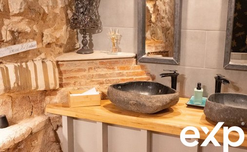 The Noble Chartreuse With Swimming Pool And Pigeoneer