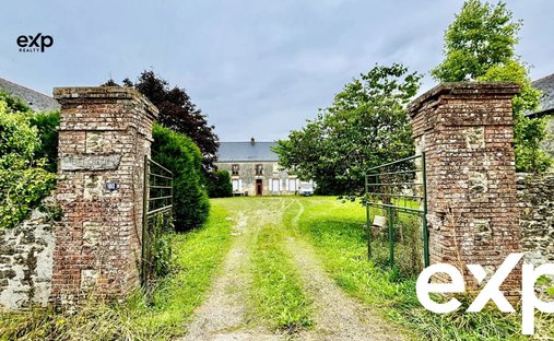Castle for Sale in Laval, Pays de la Loire, France