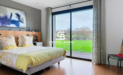 Castle for Sale in La Roche-sur-Yon, Pays de la Loire, France