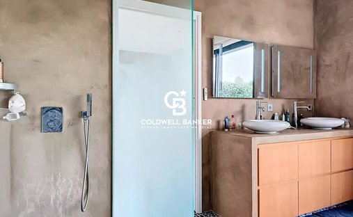 Castle for Sale in La Roche-sur-Yon, Pays de la Loire, France