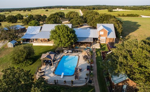House in Sunset, Texas, United States 1