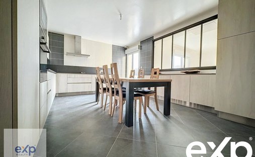 For Sale Dpt Eure (27) Near Pacy Sur Eure Moulin 353 M2 With Swimming Pool On Land Of 5542 M2 On The