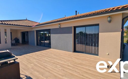 16th C Castle With Outbuildings, Perfectly Renovated