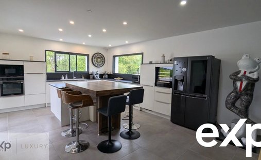 Castle for Sale in Périgueux, Nouvelle-Aquitaine, France