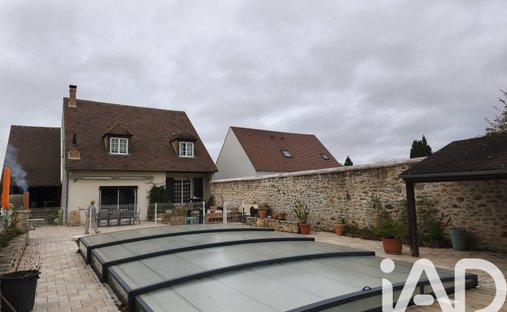 Castle for Sale in Maincy, Île-de-France, France