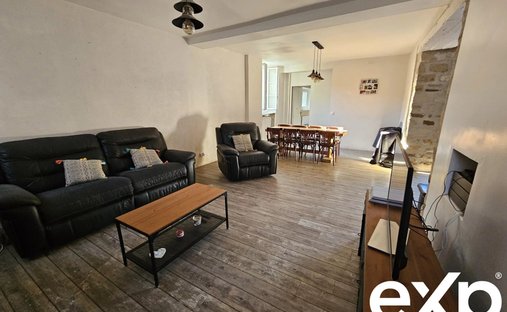 Rural Village Near Fontainebleau, 18 Th Century Estate And Dependencies Surrounded By A 3.8 Hectare P