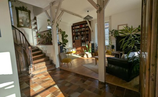 An Urban Chateau Dating Back To 1930 With An Outhouse, A Swimming Pool And Tree Dotted Grounds