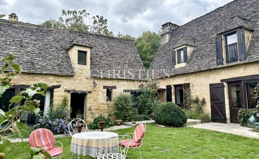 Castle for Sale in Sarlat-la-Canéda, Nouvelle-Aquitaine, France