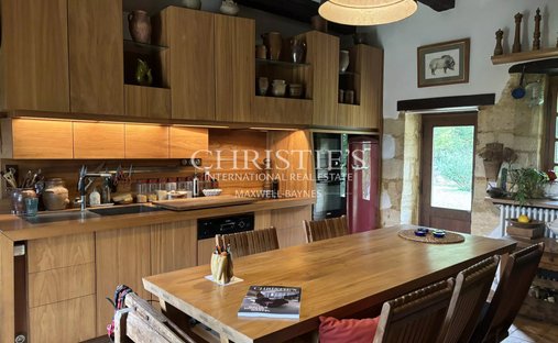 Castle for Sale in Sarlat-la-Canéda, Nouvelle-Aquitaine, France