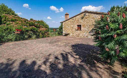 Castle for Sale in Casa Vannini, Tuscany, Italy