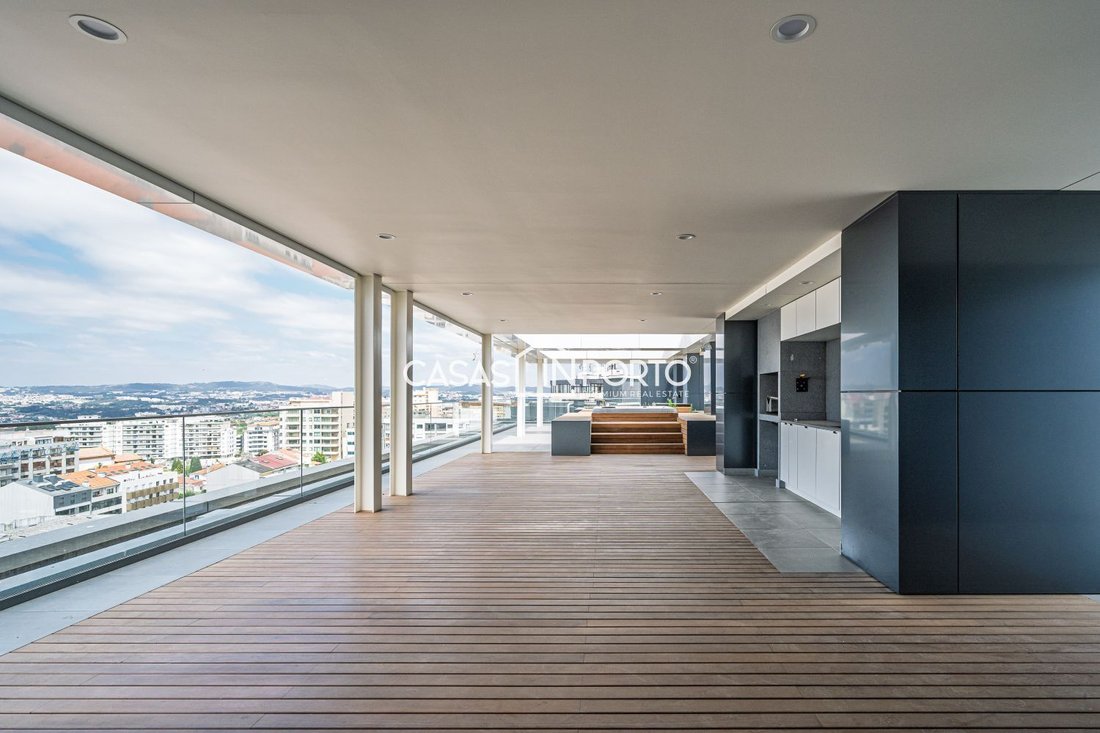 Apartment in Mafamude e Vilar do Paraiso, Porto District, Portugal 1 - 16834532