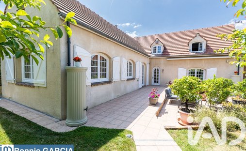 House in Poirier-Marlé, Morangis, France 1