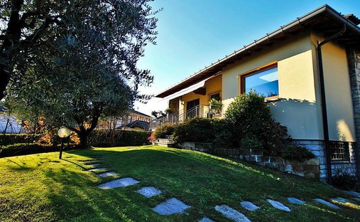 Villa a San Fermo della Battaglia, Lombardia, Italia 1