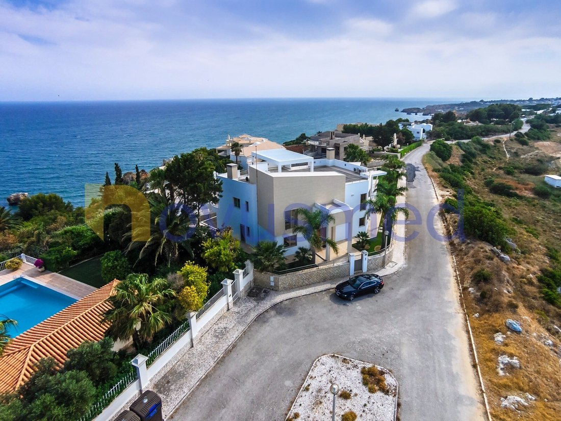 House in Olhos de Agua, Algarve, Portugal 1 - 16835286